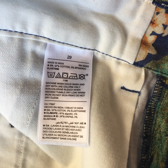 SOLD    Old Navy 🌿 Tropical Ultimate Slim Shorts - Picture 7 of 8